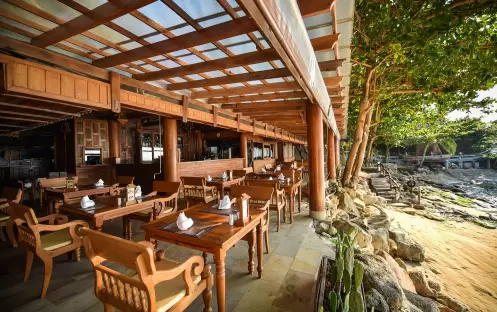 By the Sea Bar and Restaurant 3_792